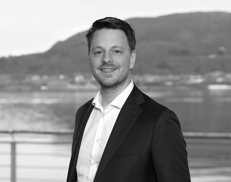 Black and white image of CEO Fredrik Nilsen in Sykkylven